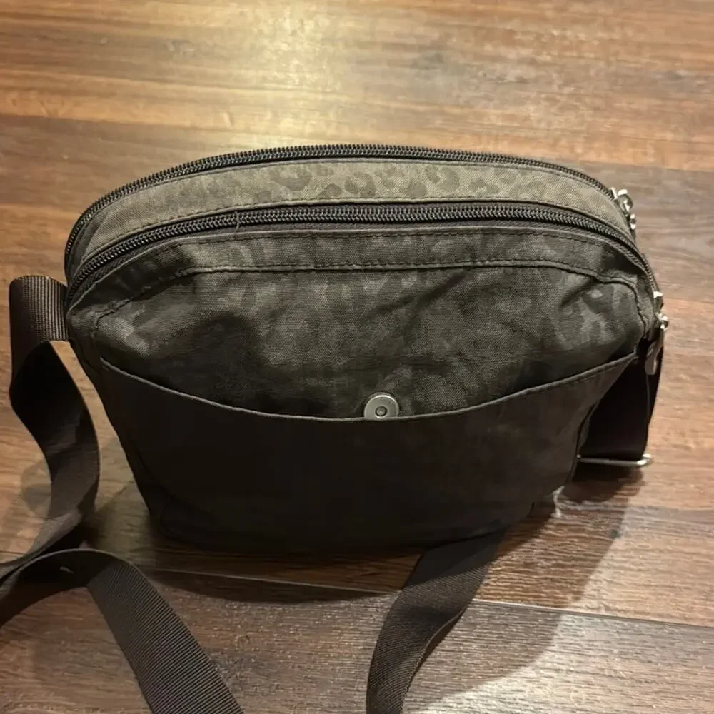 Baggallini Leopard Dark Brown Crossbody Bag in EUC - Picture 3 of 11